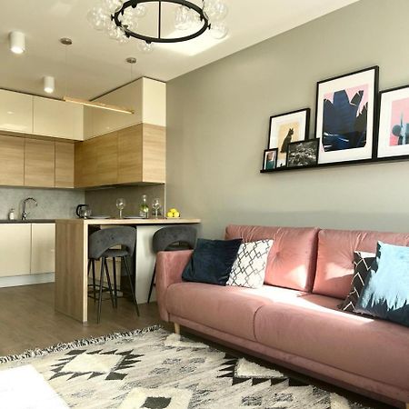 Luxury Pearl With Parking Place In Holesovice Praag Buitenkant foto