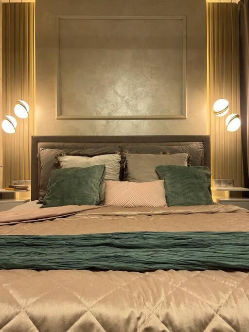 Luxury Pearl With Parking Place In Holesovice Praag Buitenkant foto