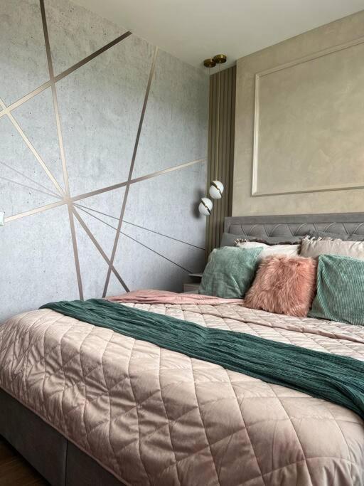 Luxury Pearl With Parking Place In Holesovice Praag Buitenkant foto