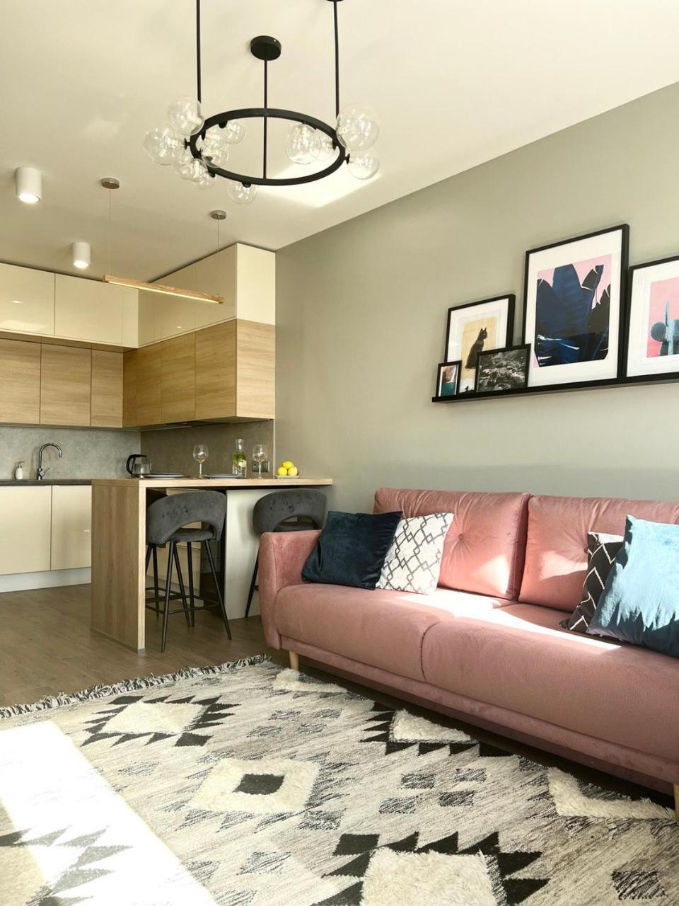 Luxury Pearl With Parking Place In Holesovice Praag Buitenkant foto